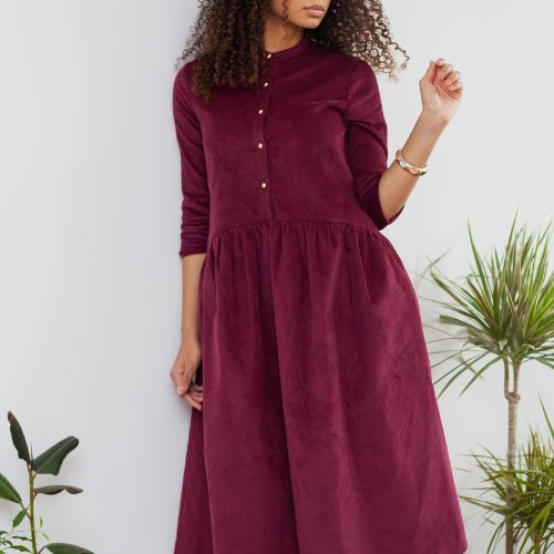 </p>
<p>"Elegant maroon women's wear with intricate design, perfect for modern and stylish looks. Ideal for various occasions, combining comfort and fashion seamlessly.